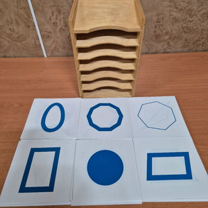아가월드 몬테소리 기아도형카드 팔아요~(보관함 포함)