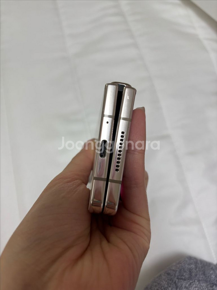 갤럭시폴드4 부품용(내부액정 안나옴)--2