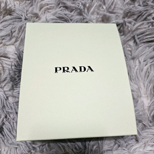 프라다 립밤 그린 미개봉 새상품