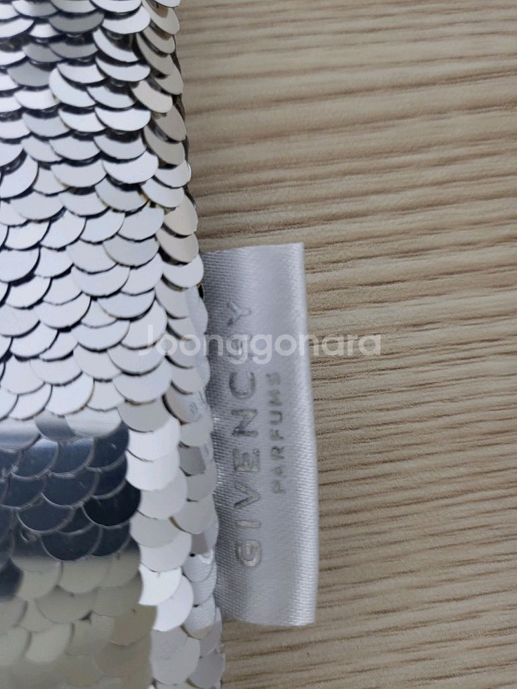 정품) 지방시 은색 파우치 (코스메틱)--2