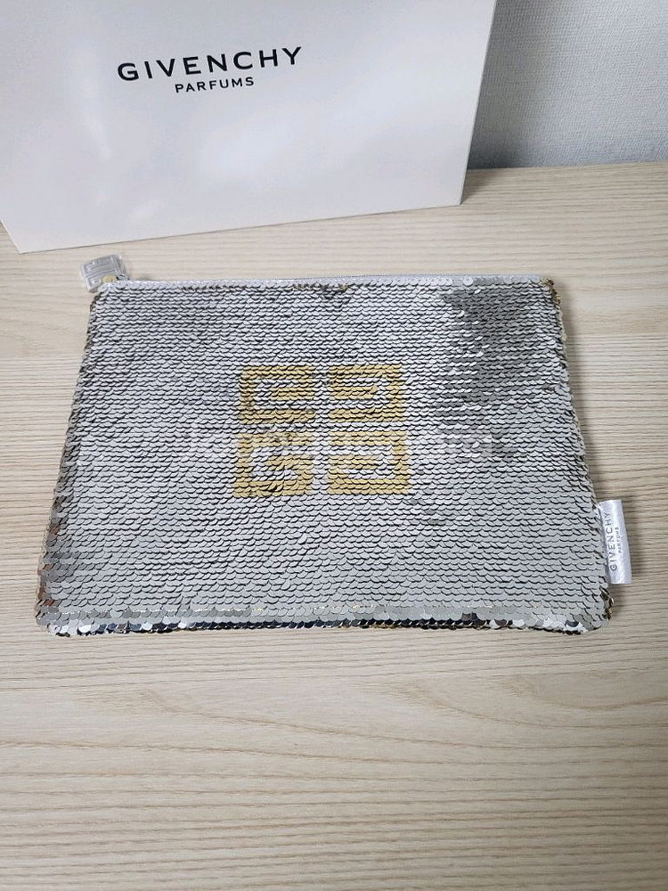 정품) 지방시 은색 파우치 (코스메틱)--0