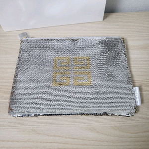 정품) 지방시 은색 파우치 (코스메틱)