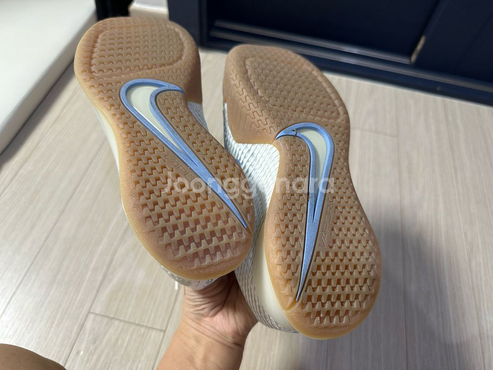 에어줌베이퍼11 테니스화 230 1회착용--2