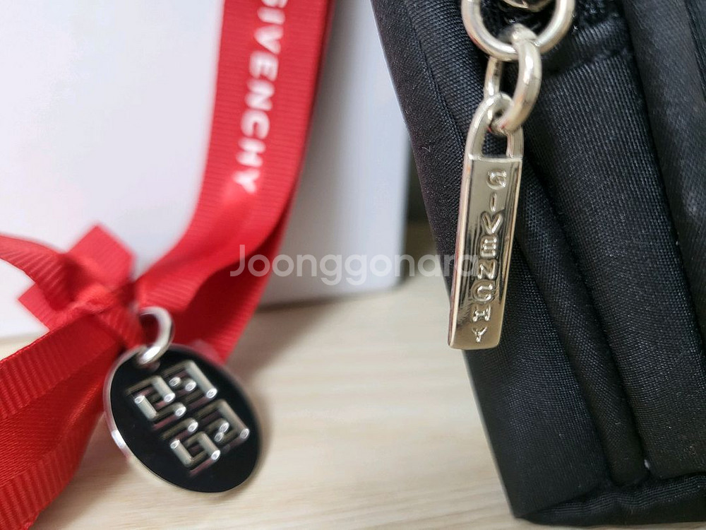 정품) 지방시 파우치 (코스메틱)--2