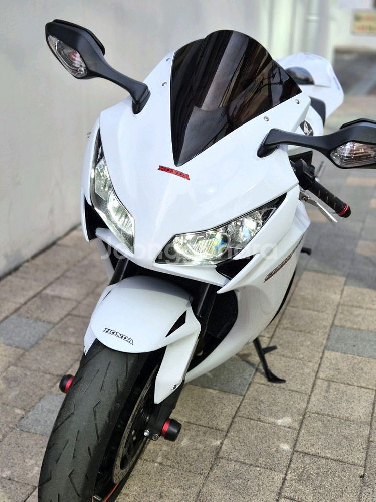 2015 화이트 CBR1000RR 판매합니다.--3
