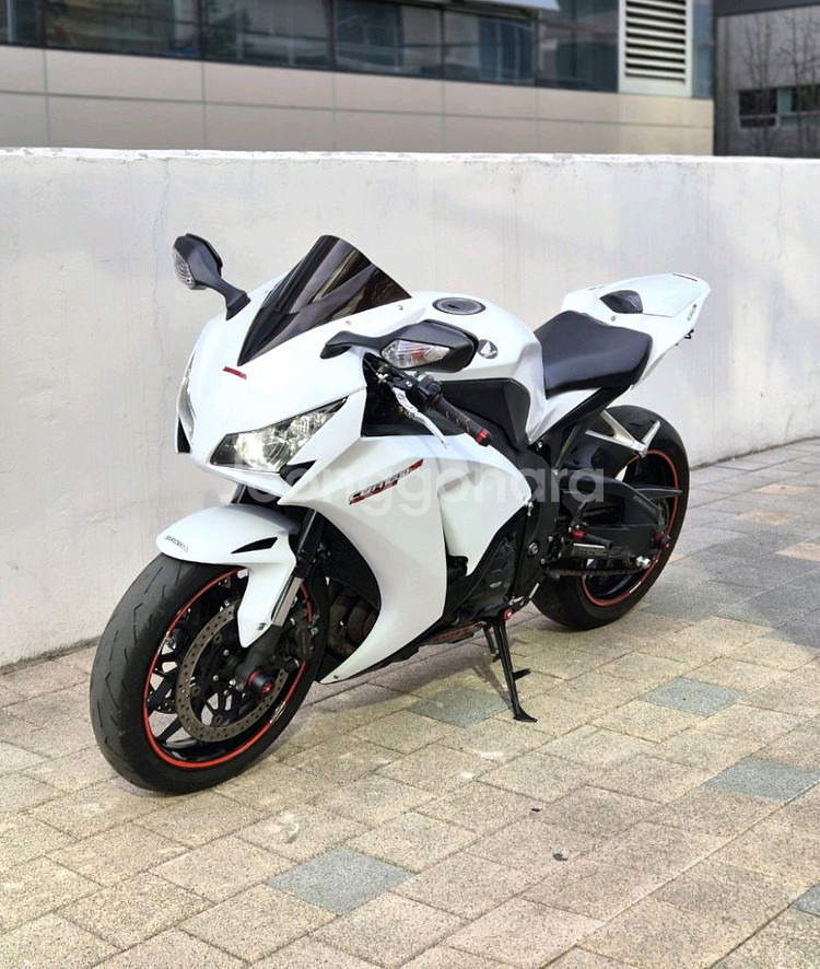 2015 화이트 CBR1000RR 판매합니다.--4