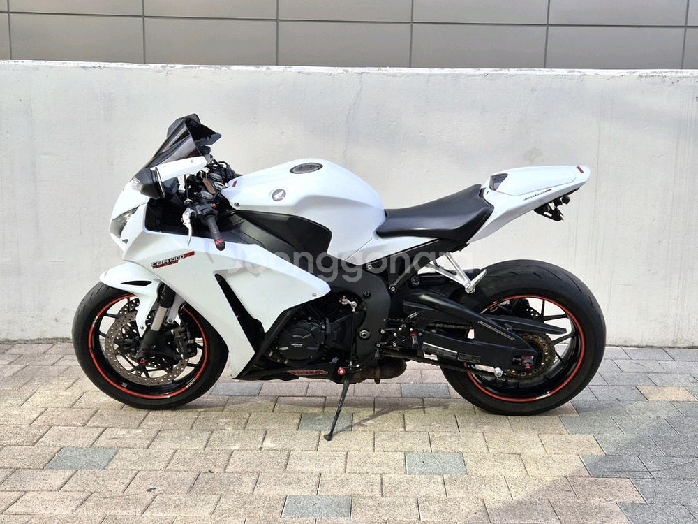 2015 화이트 CBR1000RR 판매합니다.--5
