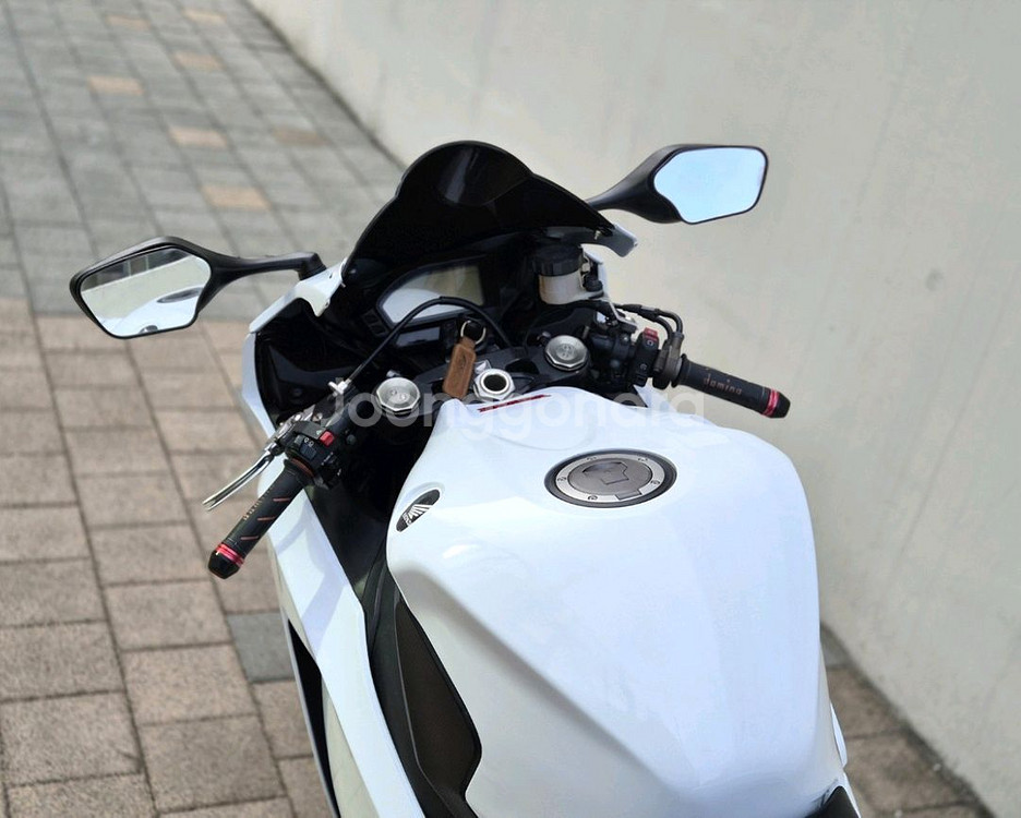 2015 화이트 CBR1000RR 판매합니다.--7
