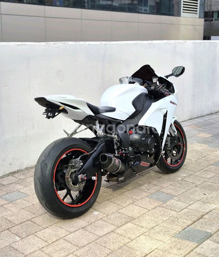 2015 화이트 CBR1000RR 판매합니다.--2