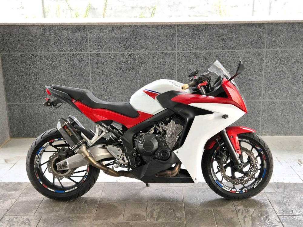 2014 CBR650F 아크라 트윈머플러 판매합니다. 이미지