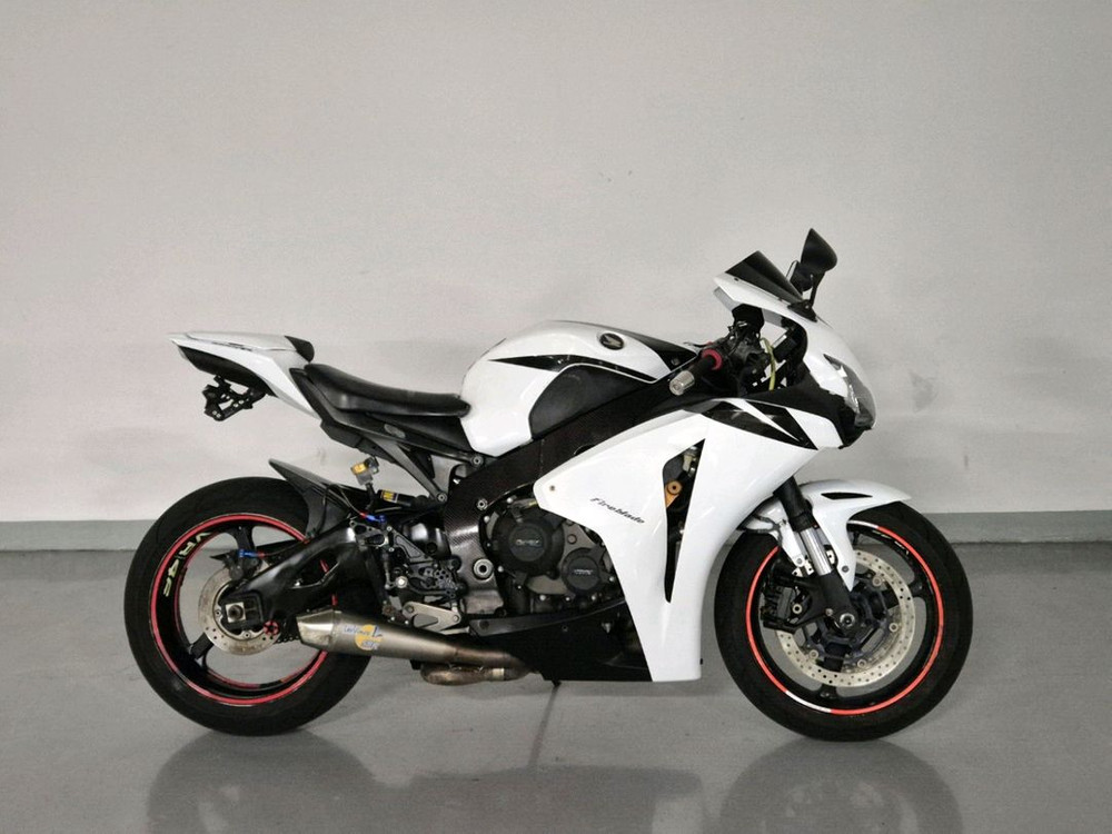 CBR1000RR 화이트 2008년식 판매합니다. 이미지