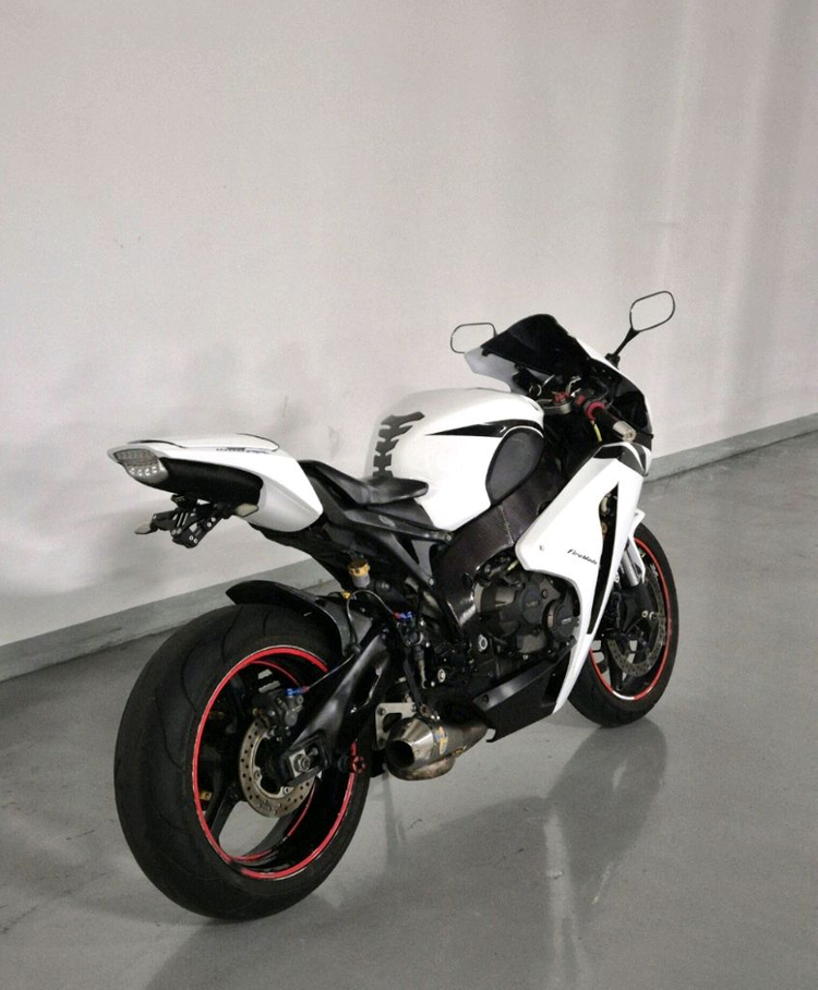 CBR1000RR 화이트 2008년식 판매합니다. 이미지