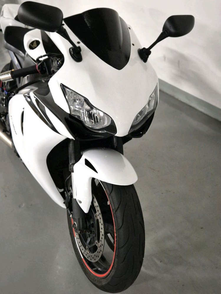 CBR1000RR 화이트 2008년식 판매합니다. 이미지