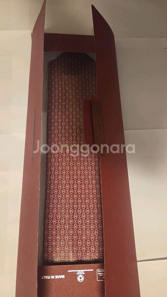 페라가모 넥타이 포장도 안 뜯은 상품--1