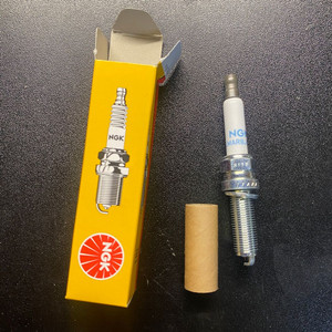 NGK 점화플러그 LMAR8J-9E BMW C400GT