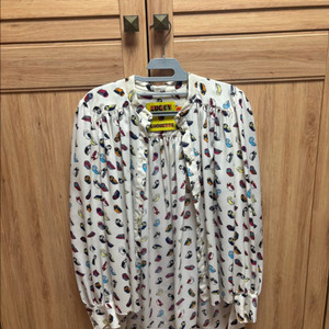 럭키슈에트 블라우스