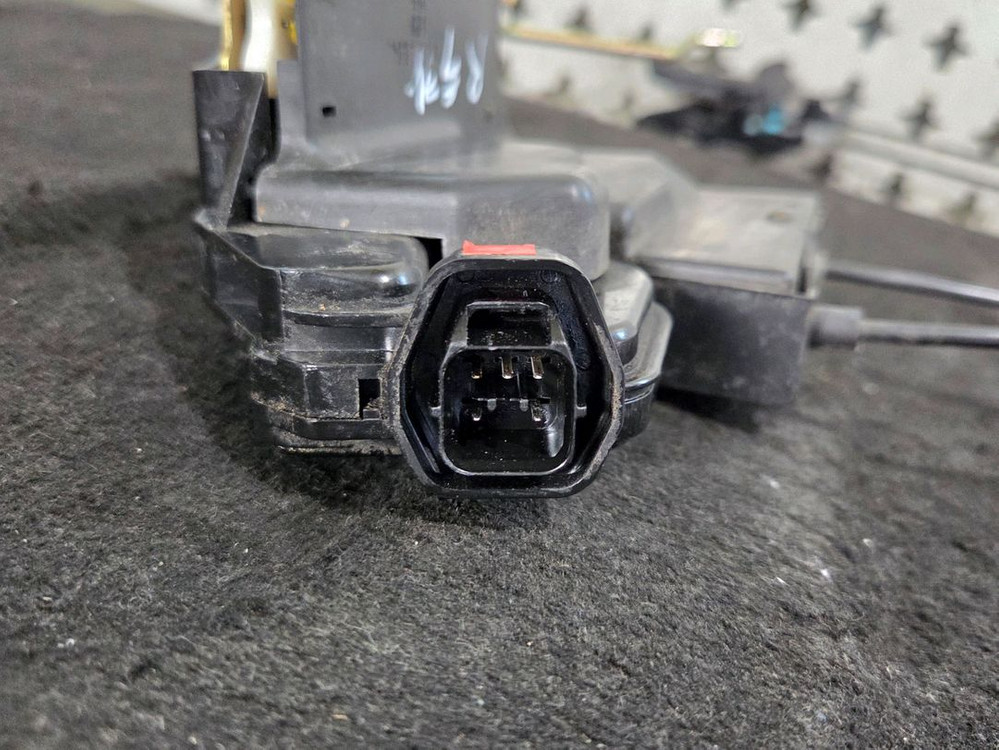 투스카니 도어록 액츄에이터 조수석 팝니다 이미지