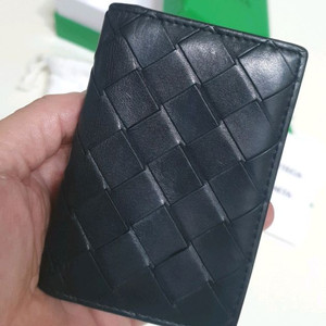 보테가베네타 플랩 카드지갑 블랙 정품 판매 합니다.