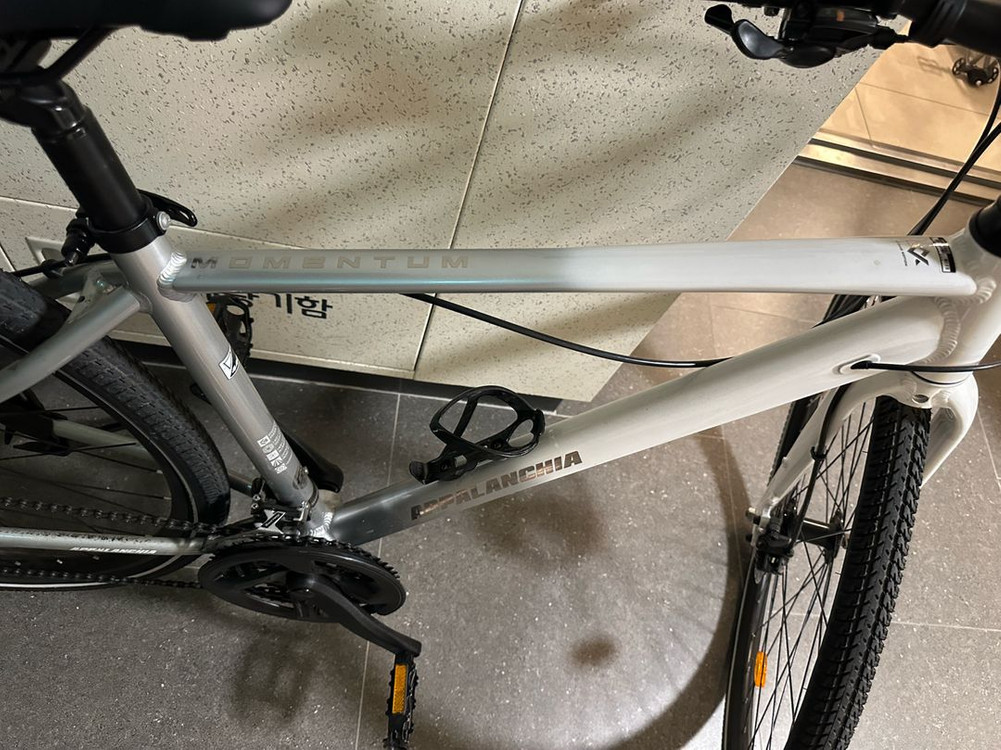 2023 삼천리 모멘텀 700c 하이브리드 자전거--1