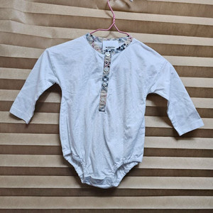 버버리 베이비 롬퍼 화이트 바디슈트 사이즈 6M 68c