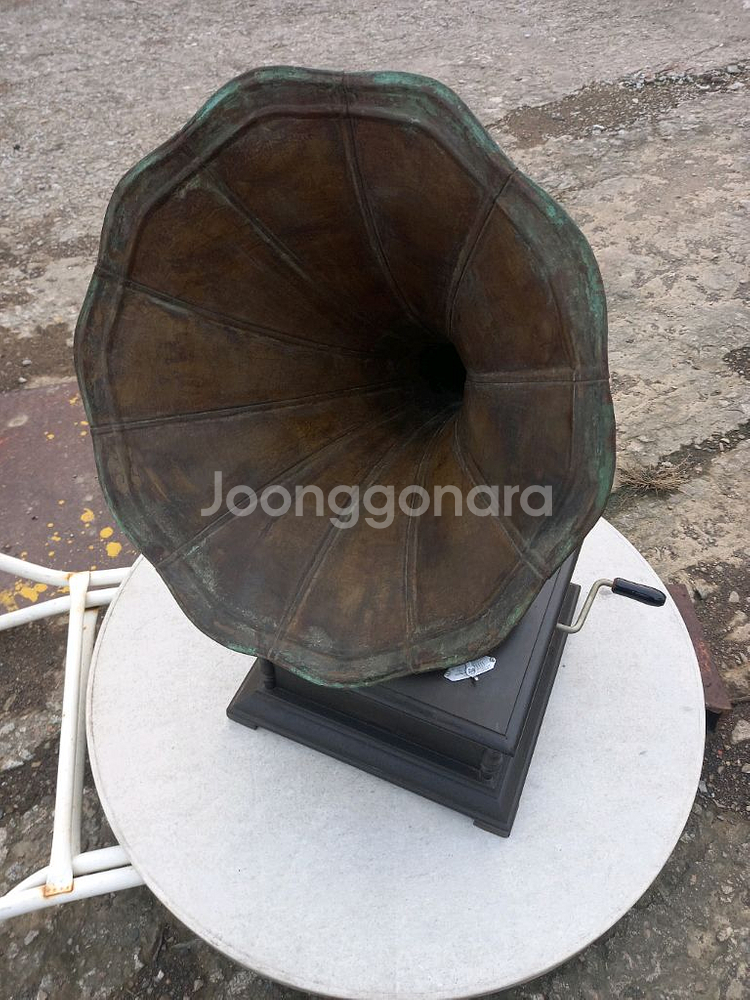 나팔형 축음기--0