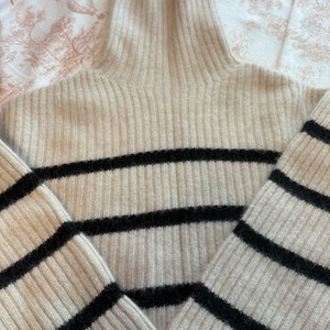 블랑쇼에서 산 루미에르제품 폴라티셔츠