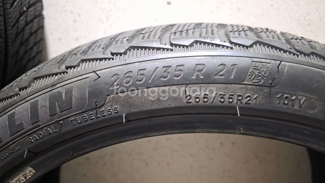 265 35 21 알핀5 윈터타이어 새것 2본 팝니다--0