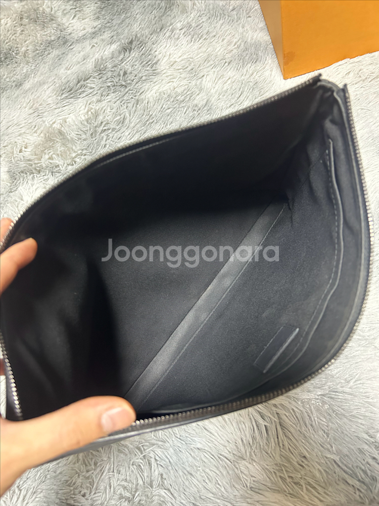 루이비통 포쉐트 모노그램 쉐도우 클러치--4