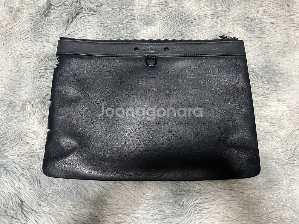 루이비통 포쉐트 모노그램 쉐도우 클러치--1