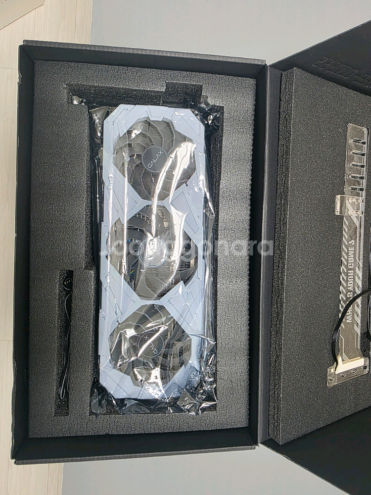 갤럭시 RTX3080ti 화이트--4