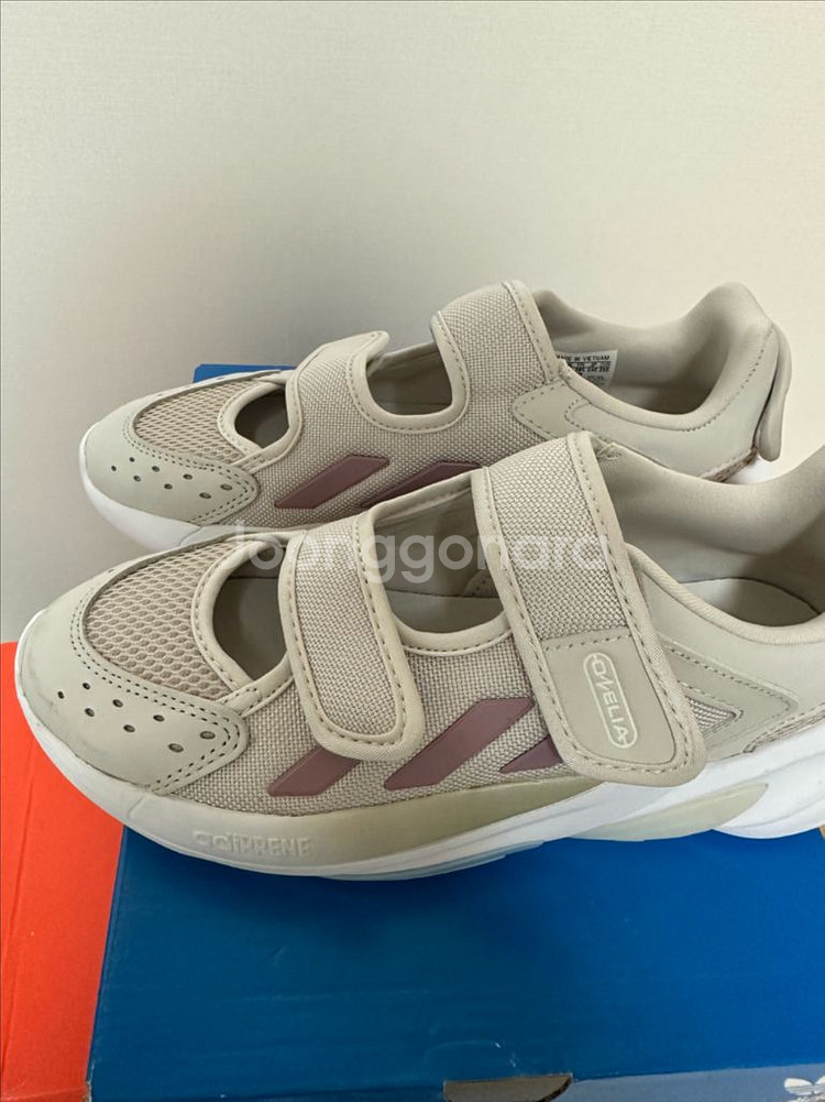 아디다스 오젤리아 스트랩(새상품)--0