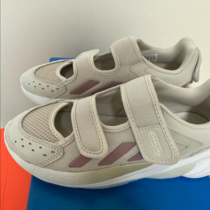 아디다스 오젤리아 스트랩(새상품)