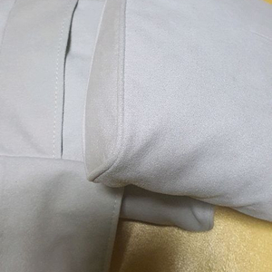 제네시스 GV80 뒷자석 목베게 입니다