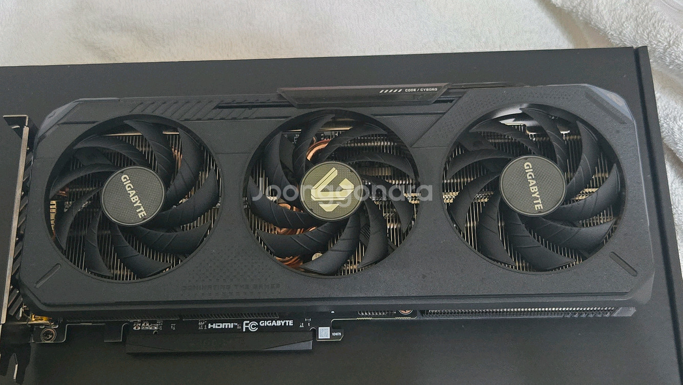 기가바이트 RX 9060XT 16G 3팬--1