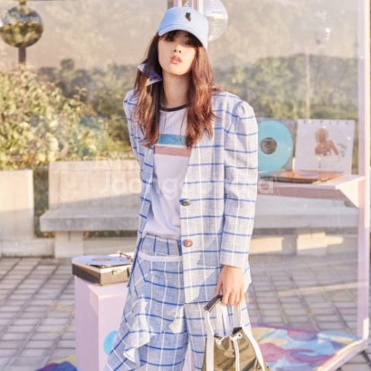 럭키슈에뜨 비대칭 플리츠자켓 프리사이즈 새상품--0