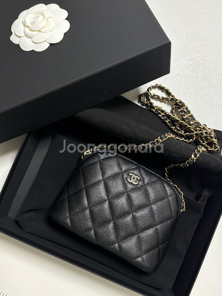 샤넬 하프문 미니백--0