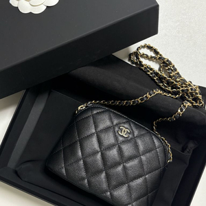 샤넬 하프문 미니백