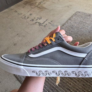 반스 올드스쿨 uv 드림스 us10.5(희귀) 새상품