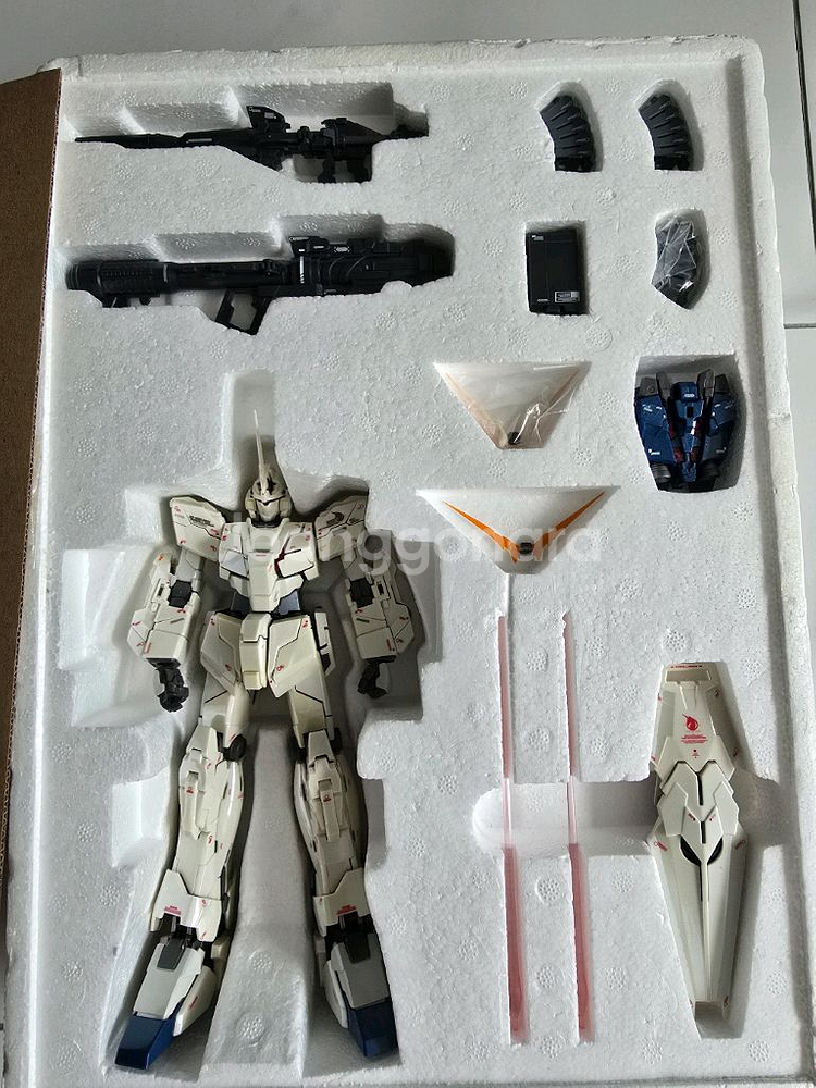 메탈컴포짓 1012 유니콘 건담 각성 판매합니다.--2