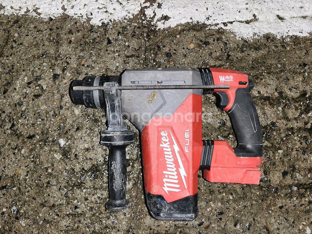 밀워키 로타리 해머드릴 M18-FHP 본체 판매--2