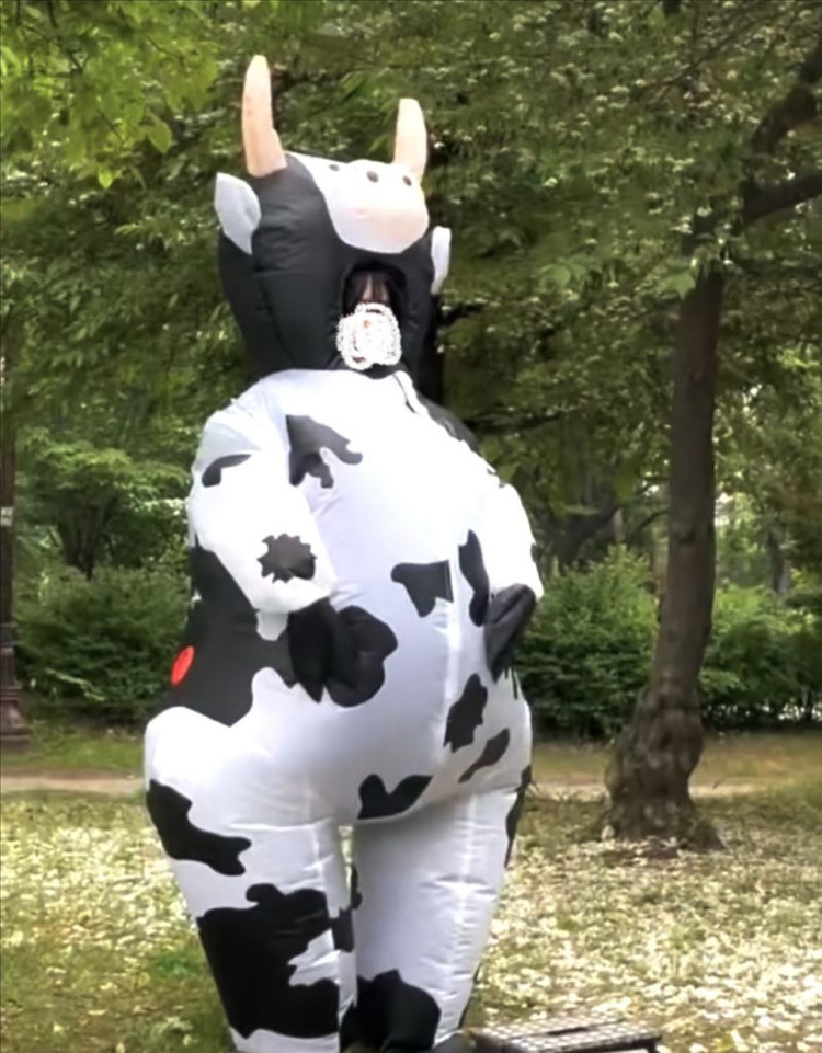 졸업사진 소 에어슈트 풍선 옷 대여 이미지