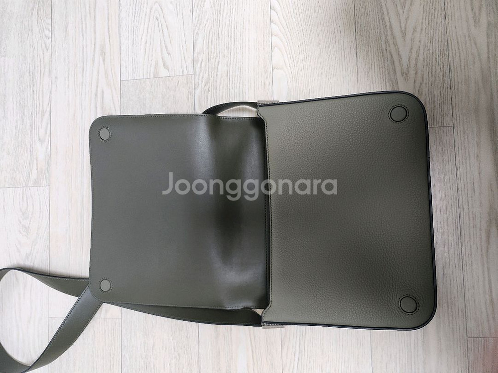 버버리 올림피아 메신저백 올리브 그린--3
