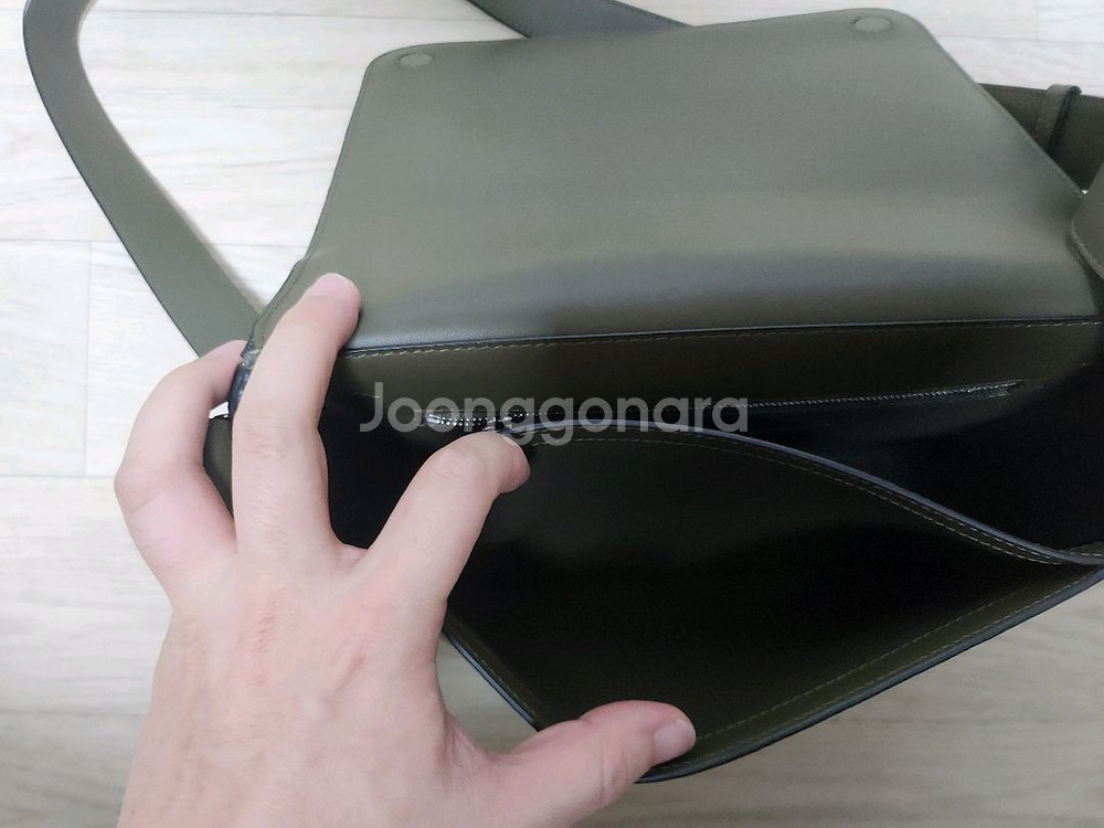 버버리 올림피아 메신저백 올리브 그린--6