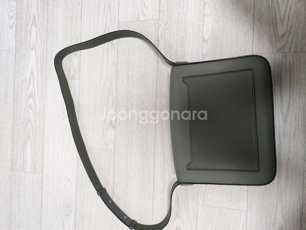 버버리 올림피아 메신저백 올리브 그린--2