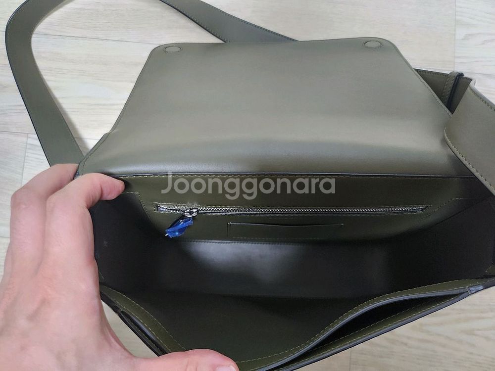 버버리 올림피아 메신저백 올리브 그린--5