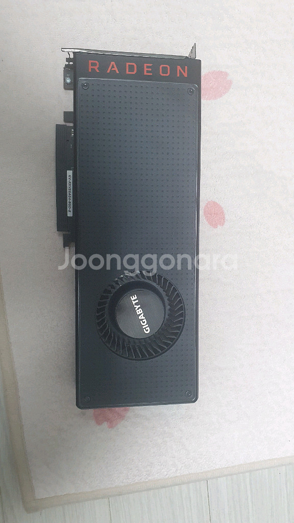라데온 베가64 그래픽카드 1080급 입니다.--0