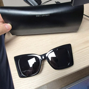 생로랑 선글라스 SL M119 팝니다