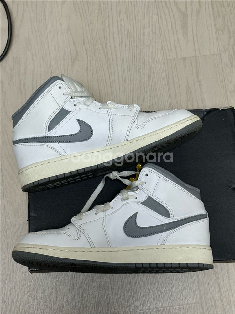 [245]조던1 미드 화이트 스텔스--1