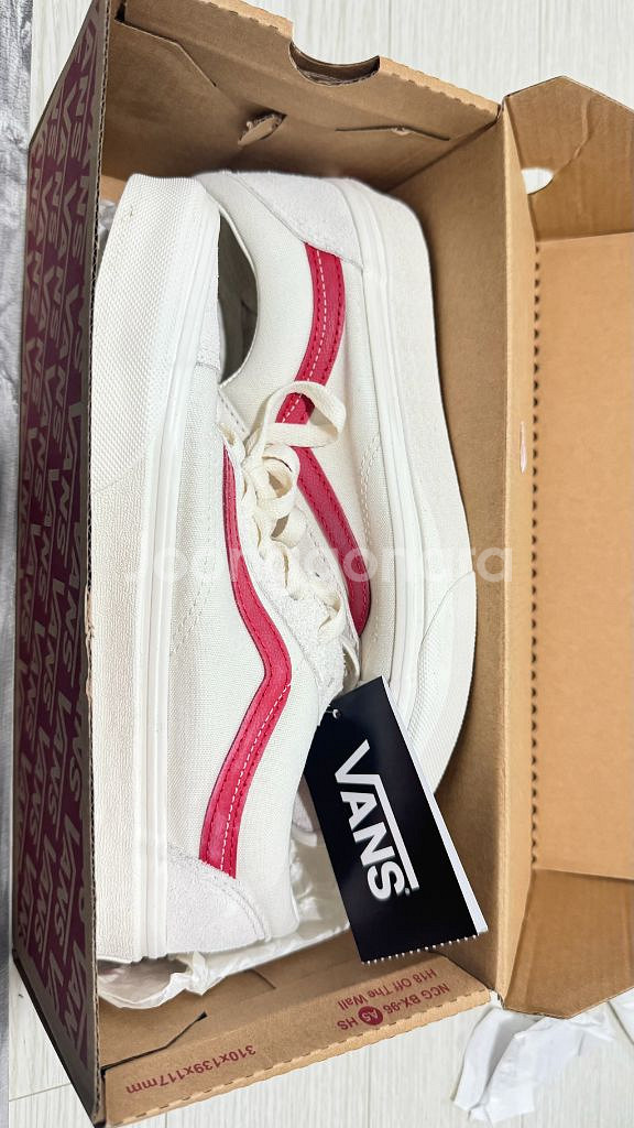 새상품 반스 클래식 올드 스쿨 VN0A3DZ3OXS1--1