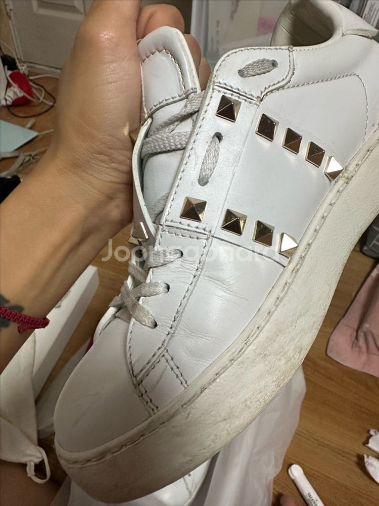 발렌티노 락스터드 스니커즈 240m--4